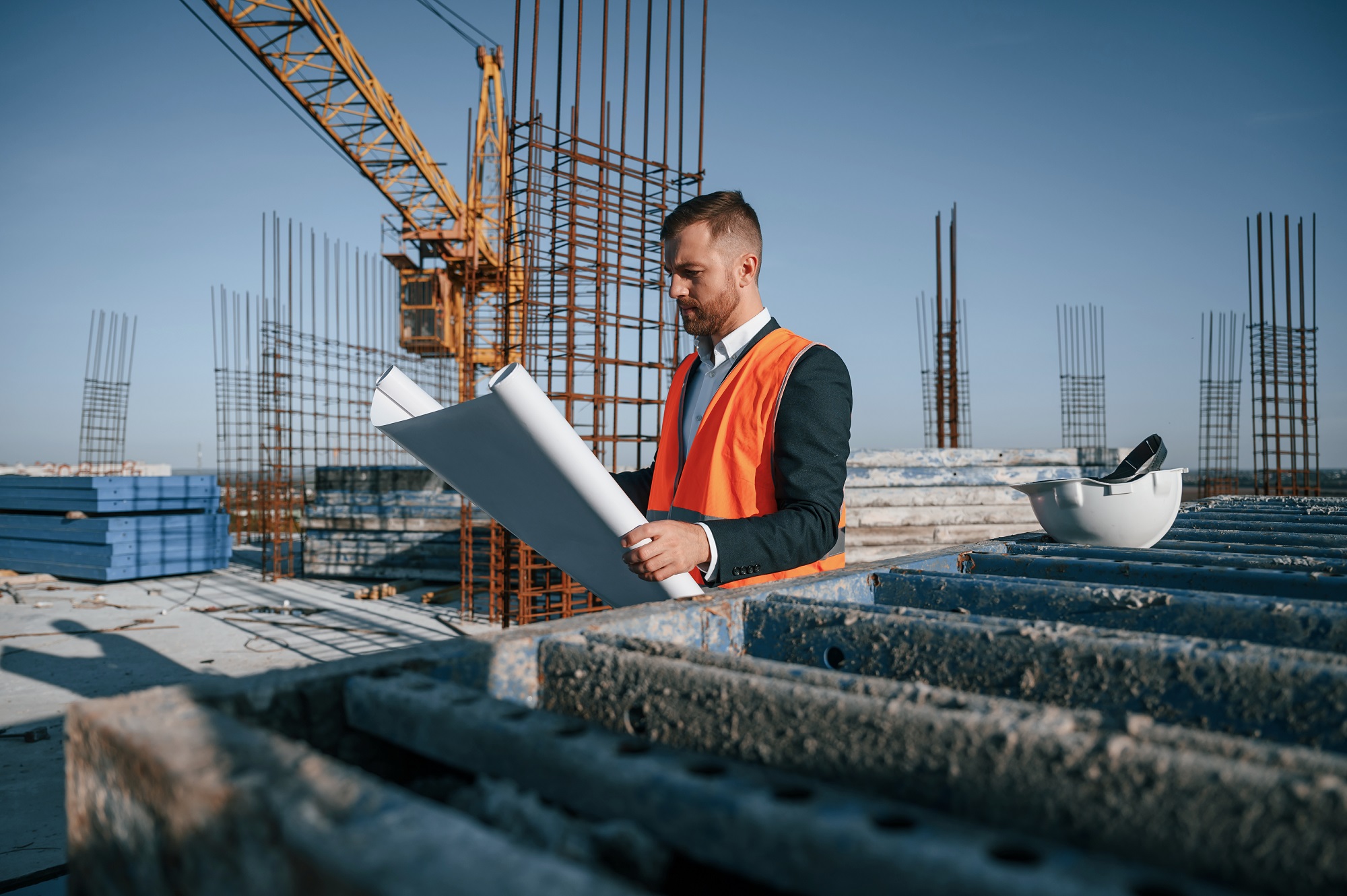 reading-the-plan-man-is-working-on-the-constructi-2023-01-19-04-11-29-utc